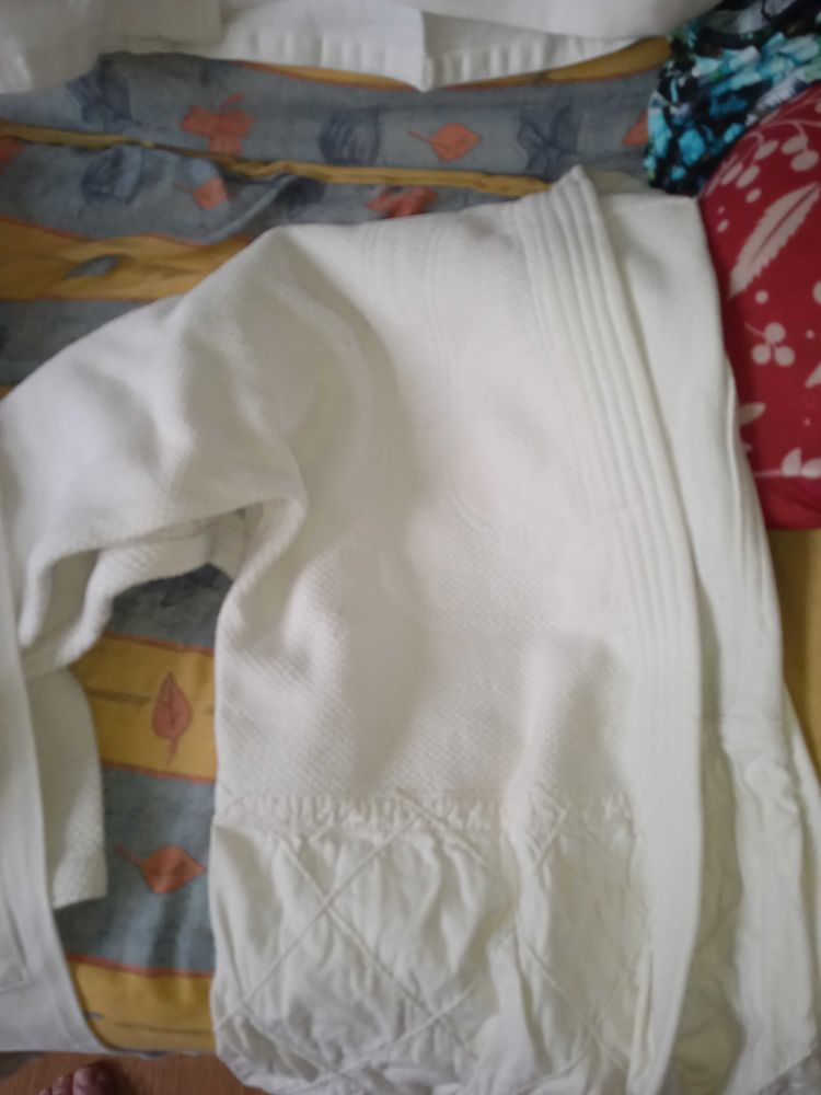 cause d�part deux tenues de judoka compl�te 200� 200 Bornel (60)