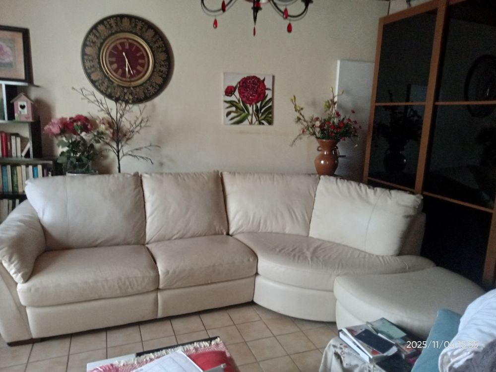!
Cause d�part tr�s beau canap� cuir blanc . 600 Soturac (46)
