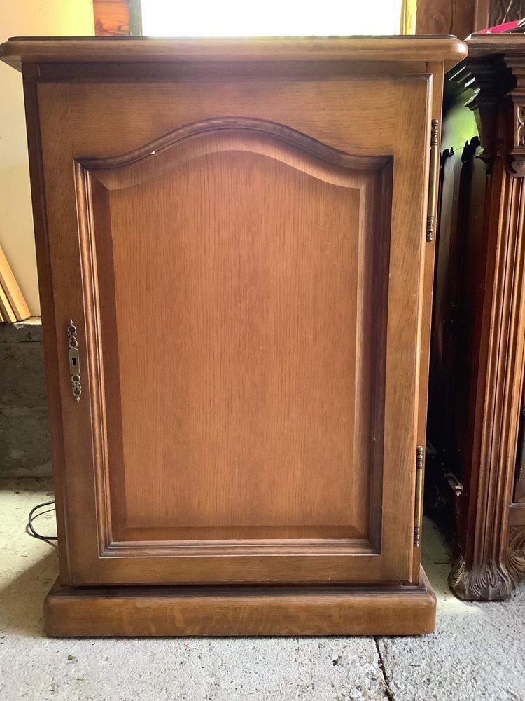 Cave � vin en bois. 150 Saulcet (03)