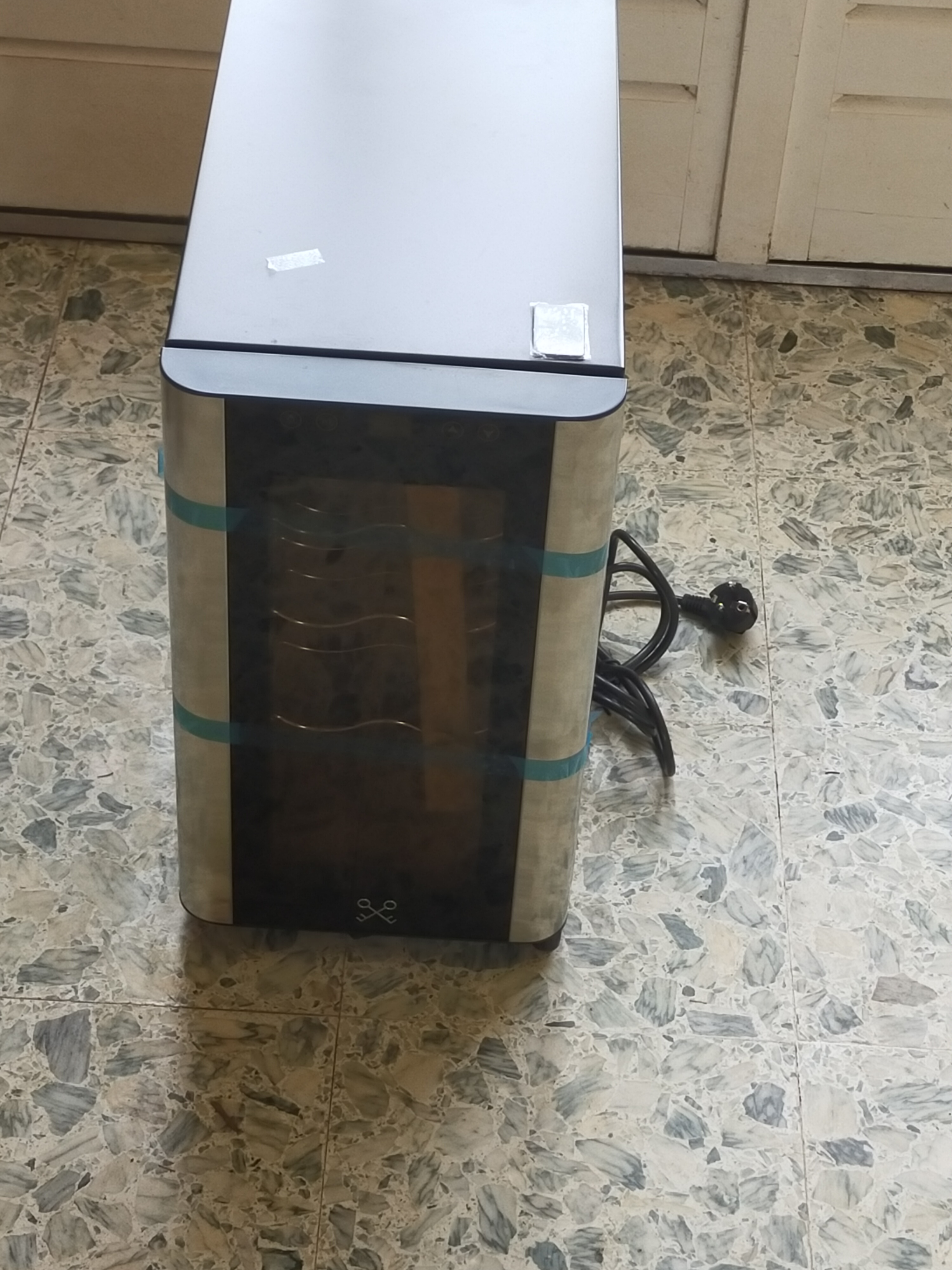 Cave � vin 8 bouteilles neuve jamais servi 70 Saint-Ange-le-Viel (77)