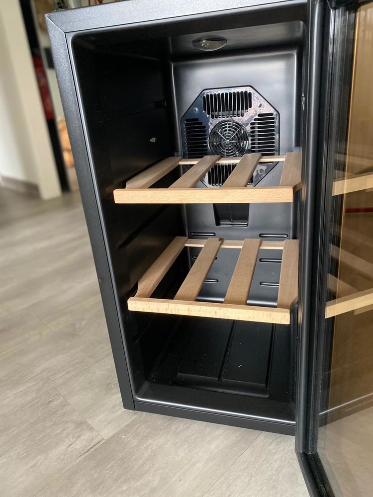 Cave a vin 18 bouteilles quasi neuve design 180 Lyon 3 (69)