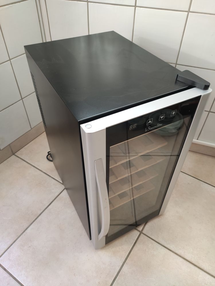 Cave � vin 18 bouteilles La Someli�re 125 Grenoble (38)