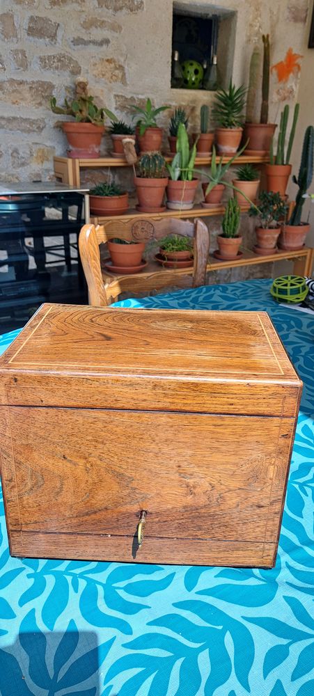 Une cave � liqueurs ancienne 290 La Fert� (39)