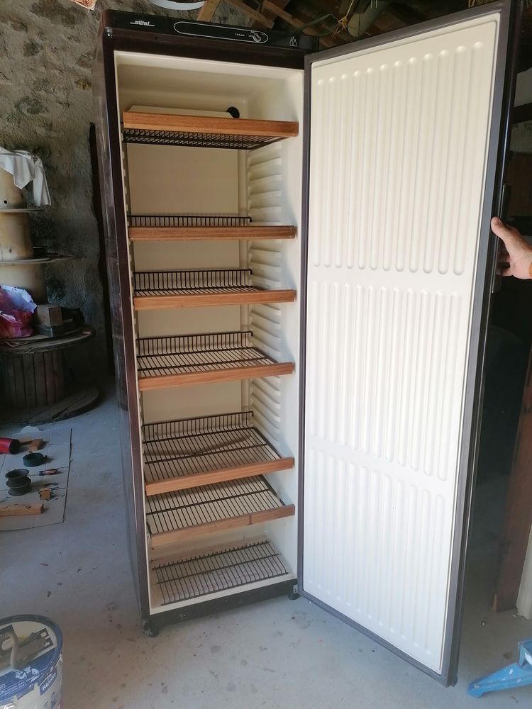 cave � vins 150 Bas-en-Basset (43)