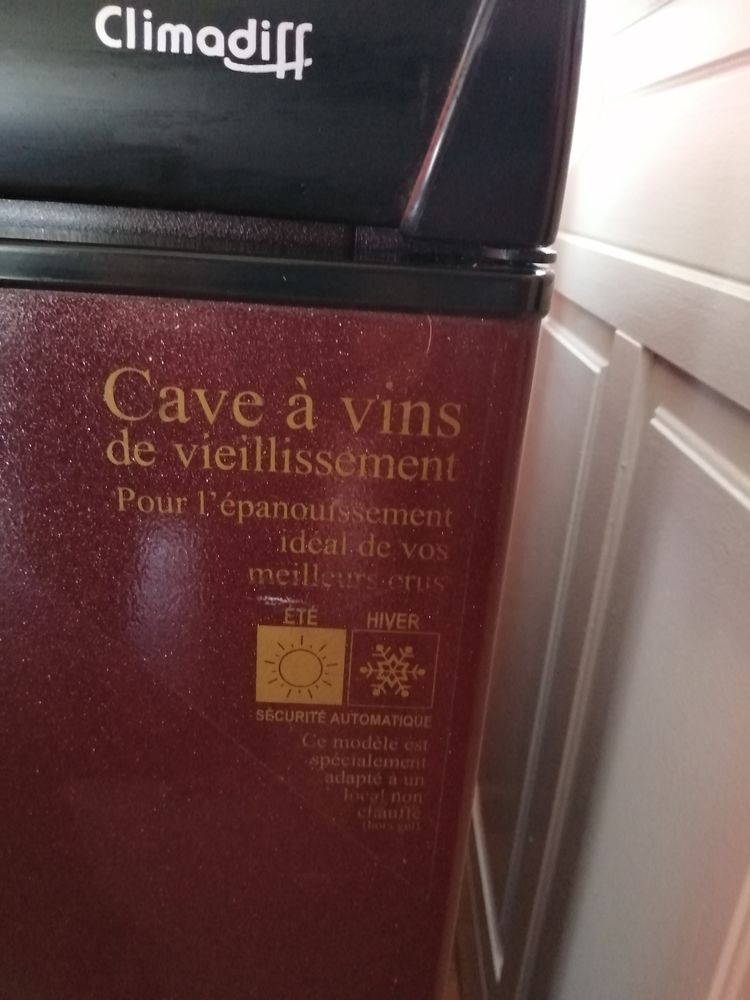 cave a vin 400 Antibes (06)