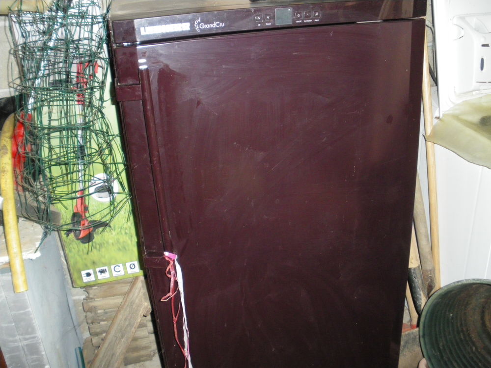 CAVE � VIN 400 Pi�gut-Pluviers (24)