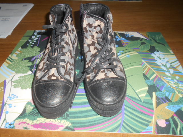 je c�de ces chaussures en exellent �tat petit prix 15 Saint-Gilles-Croix-de-Vie (85)