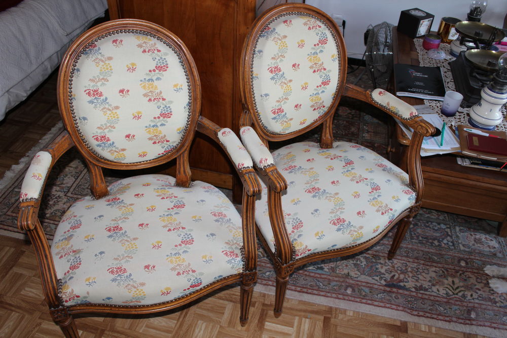 Je c�de deux fauteuils style 18e si�cle 
Quasi neuf garanti 0 La Roque-d'Anth�ron (13)