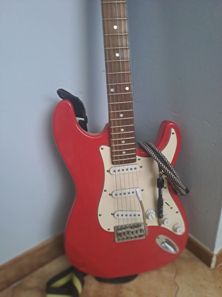 Cede Guitare Electrique 130 Piolenc (84)