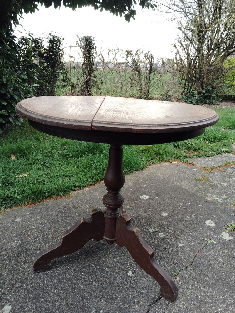 . C�de table gu�ridon en ch�ne. 59 Strasbourg (67)