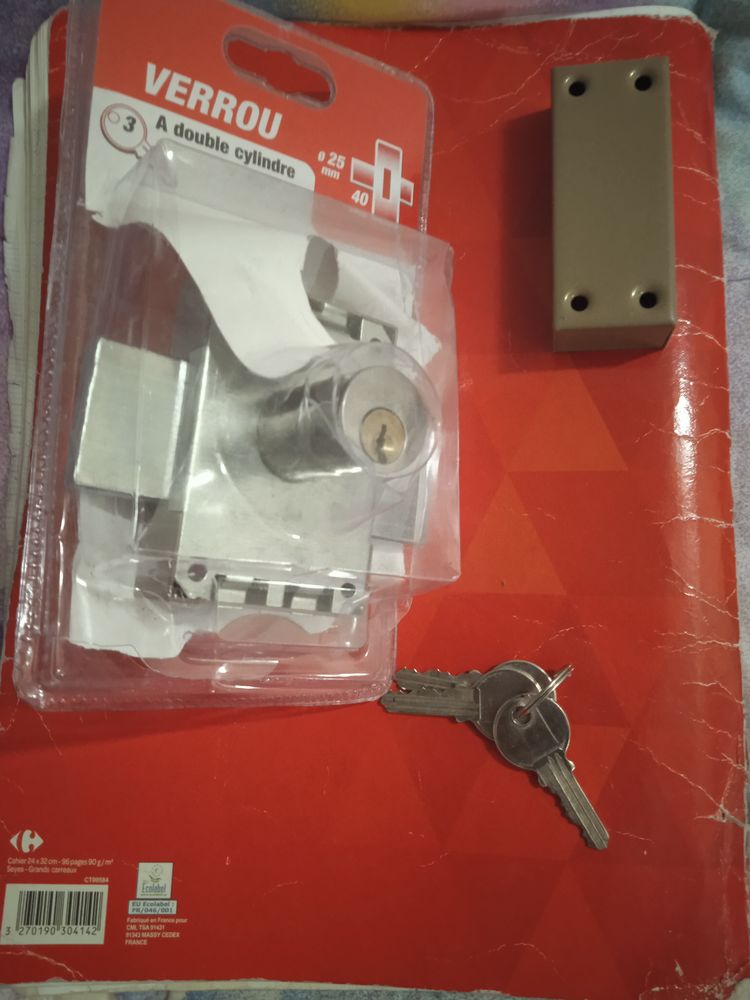 JE C�DE 1 VERROU A DOUBLE CYLINDRE 25mm / 40mm avec 3 Toulon 18 Toulon (83)