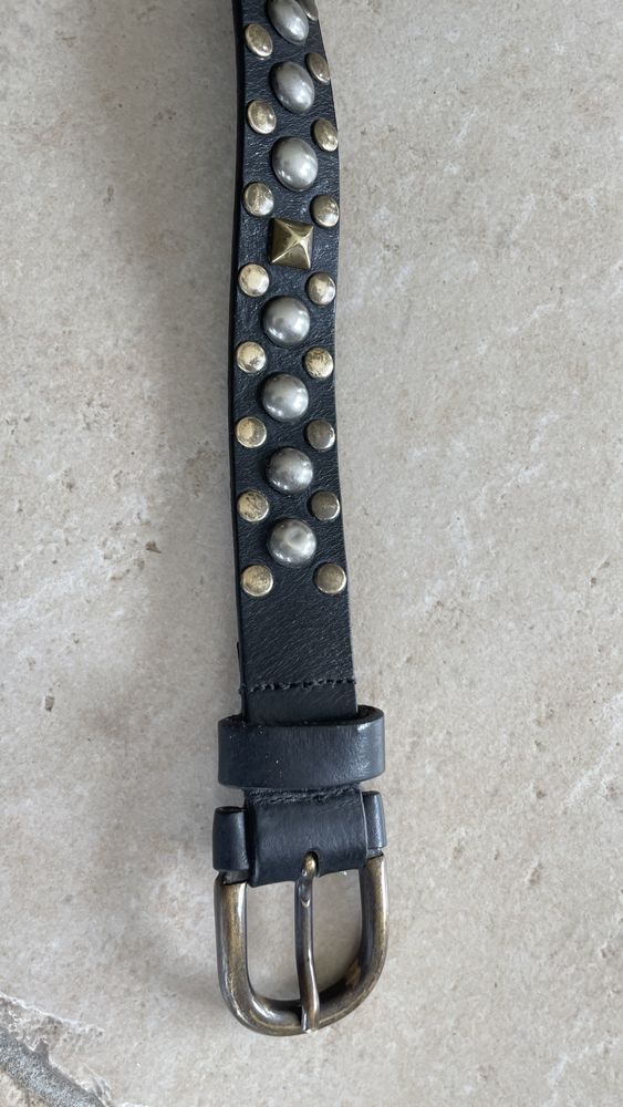 ceinture en cuir clout�e 25 Saint-Gildas-de-Rhuys (56)