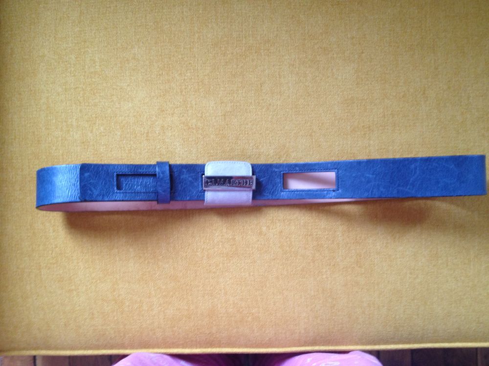Ceinture femme en cuir bleu ? Lamarthe 15 Vincennes (94)