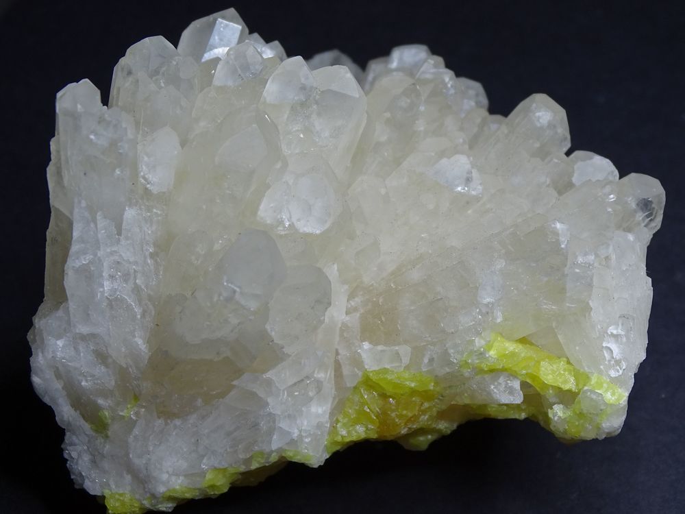 C�lestine sur Soufre Fluorescence sous UV Mine de la Grasta 80 La Petite-Raon (88)