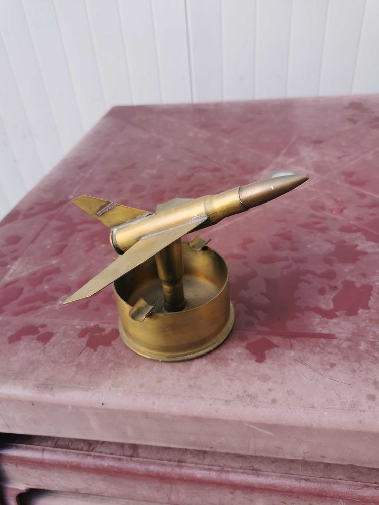cendrier avion militaire en laiton ancien 40 La Farl�de (83)