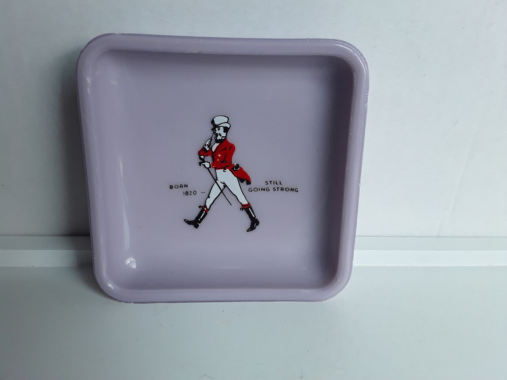 CENDRIER carr� violet en c�ramique (d�cor : personnage angla 12 Gometz-la-Ville (91)