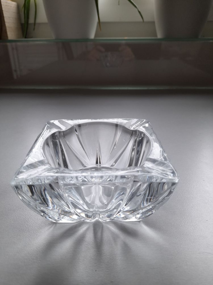 cendrier en cristal tr�s travaill� 12 Socx (59)