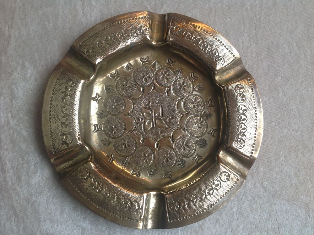 CENDRIER EN CUIVRE DIAM�TRE 12 cm Envoi Possible
7 Tr�gunc (29)