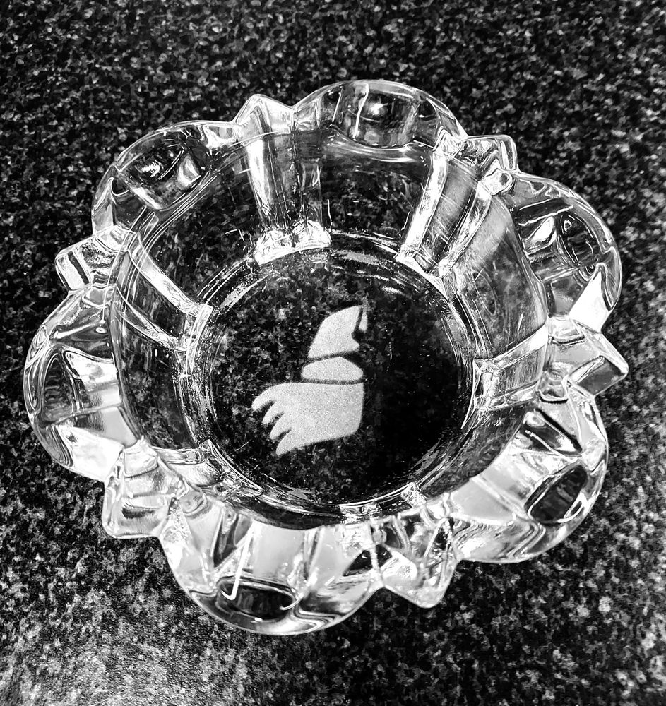 Cendrier lourd avec logo en verre cisel� 14cm 12 Montigny-aux-Amognes (58)