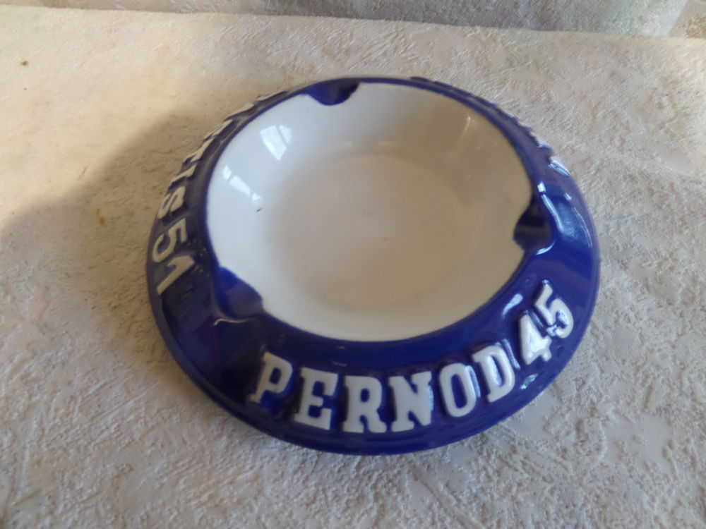 cendrier  ..pernod 45 ..pastis 51 ... anisette 10 Lyon 8 (69)