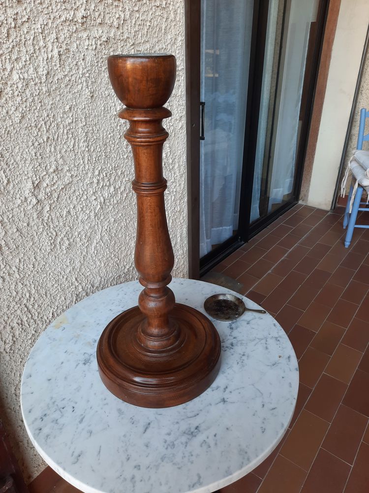 Cendrier sur pied tourn� ch�ne 10 La Rochette (73)