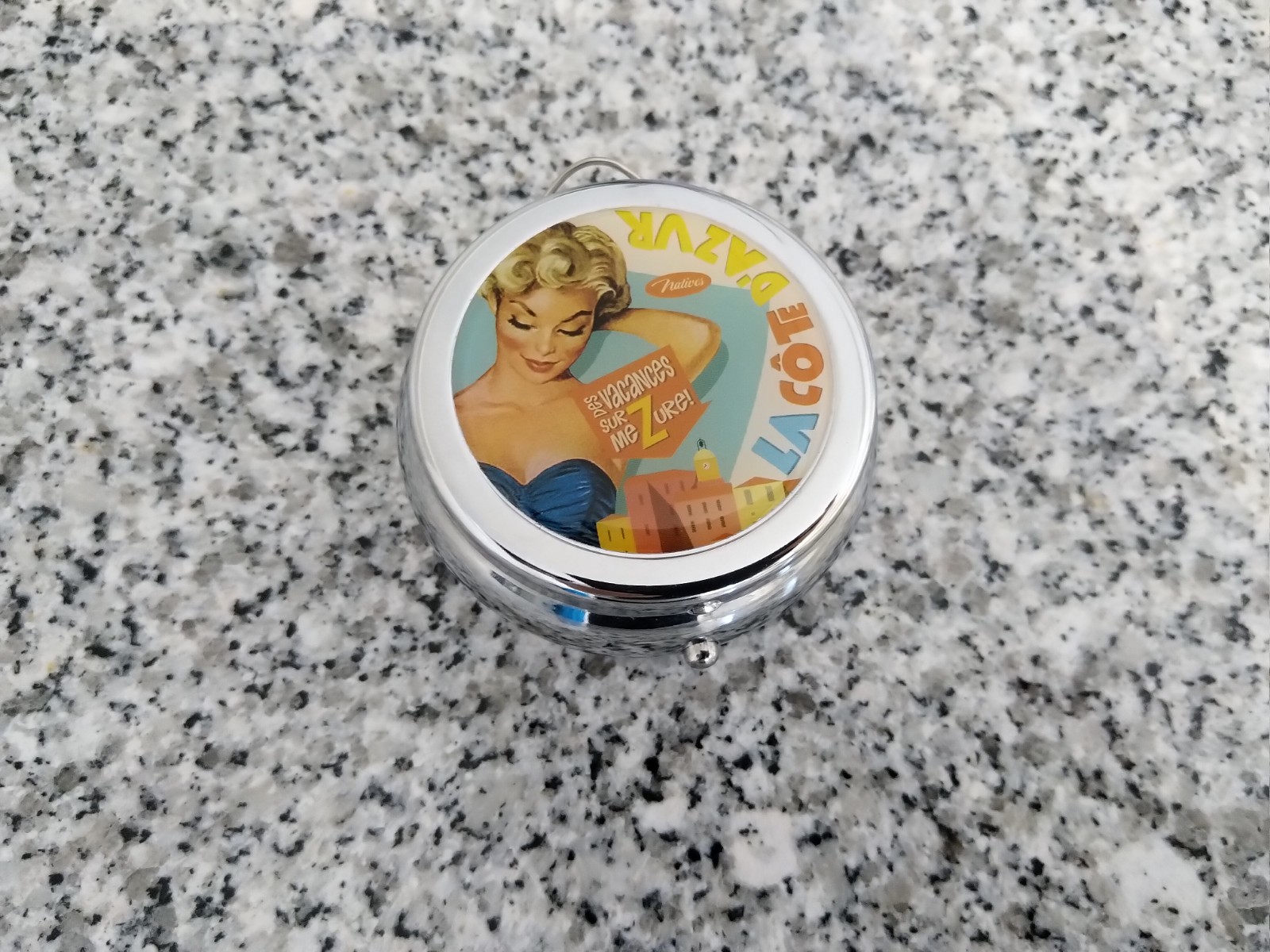 Cendrier de poche motif Pin'up Neuf
12 Melun (77)