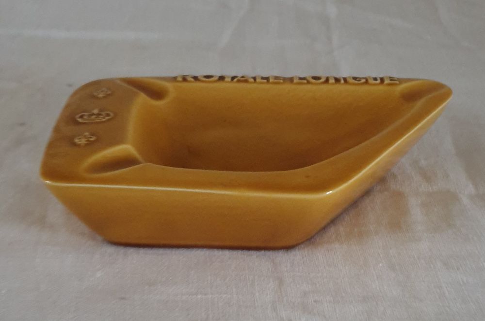 Cendrier publicitaire jaune d'or? Royale longue 10 Limoges (87)