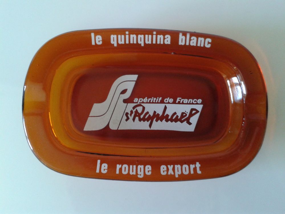 cendrier publicitaire le Quinquina St Raph�el 10 Dijon (21)