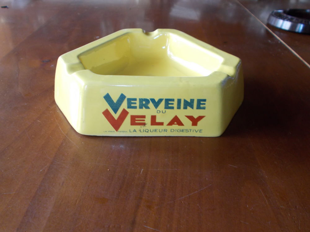 cendrier triangulaire/baisse de prix 10 Chissey-en-Morvan (71)