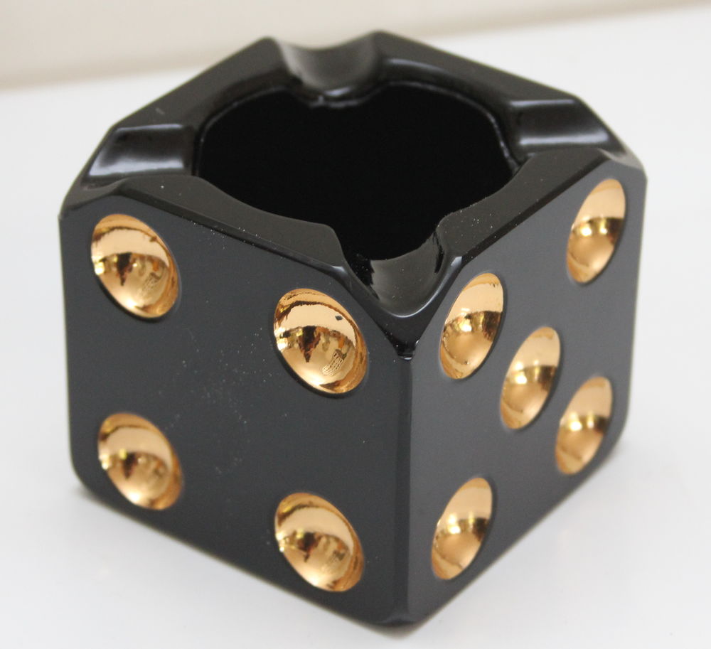 Cendrier vintage 50 en forme de d� � jouer 35 Issy-les-Moulineaux (92)