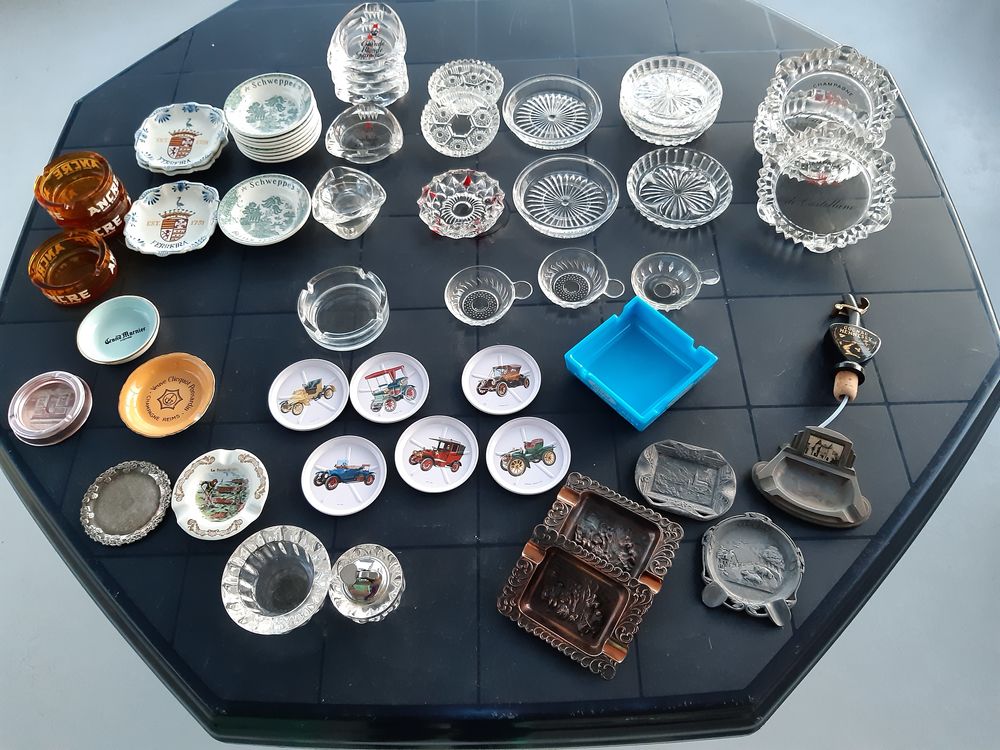 Cendriers & Sous-verres ou bouteilles anciens. 5 Le Vernois (39)