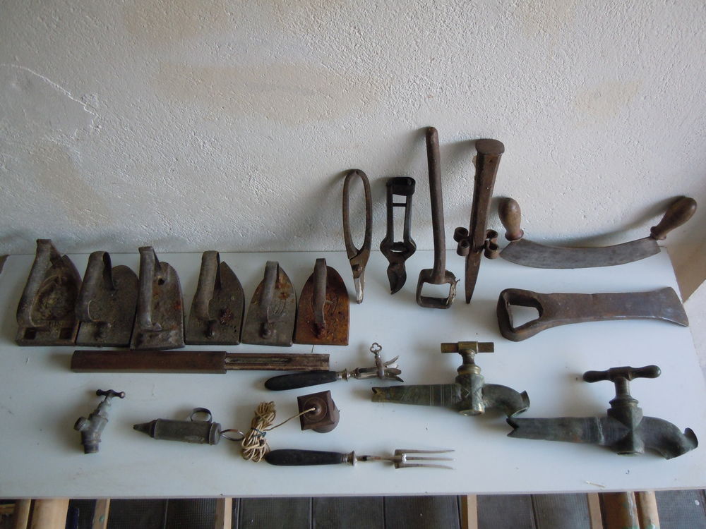 une centaine d objets anciens . je vide ma maison..... 0 Chalon-sur-Sa�ne (71)