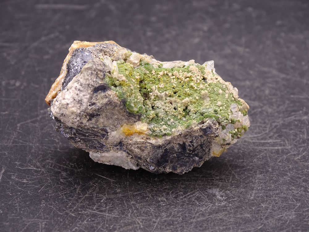 C�rusite &  Pyromorphite & Quartz & Gal�ne (fluorescence sou 33 Moyenmoutier (88)