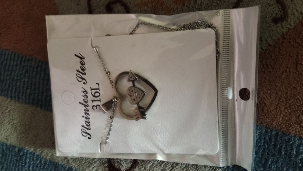 Chaine c?ur en acier inoxydable neuf 10 Cachan (94)