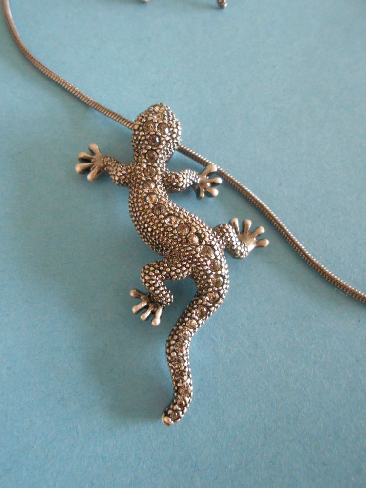 CHAINE ARGENTEE VIEILLI AVEC PENDENTIF 8 Dijon (21)