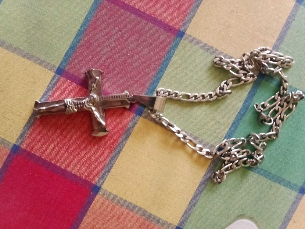 Cha�ne avec croix 100 Saint-Germain-du-Corb�is (61)