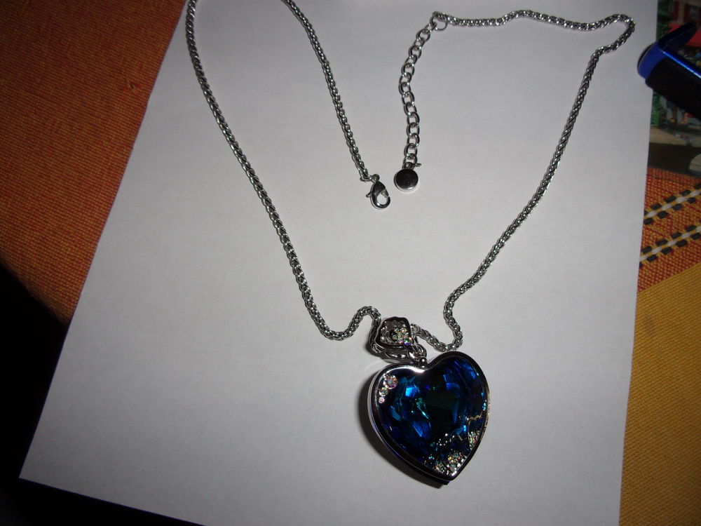 chaine avec pendentif c?ur 10 Le Faou�t (56)