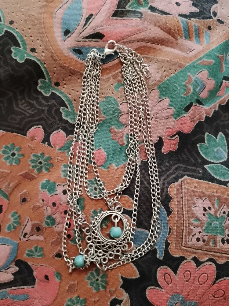 chaine de cheville perles bleues claires sur m�tal argent� r�glable neuve. 6 Carqueiranne (83)