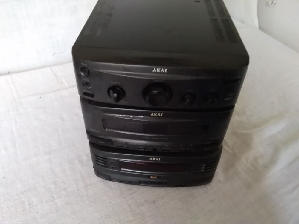 Chaine HIFI Akai 12 Marseille 1 (13)