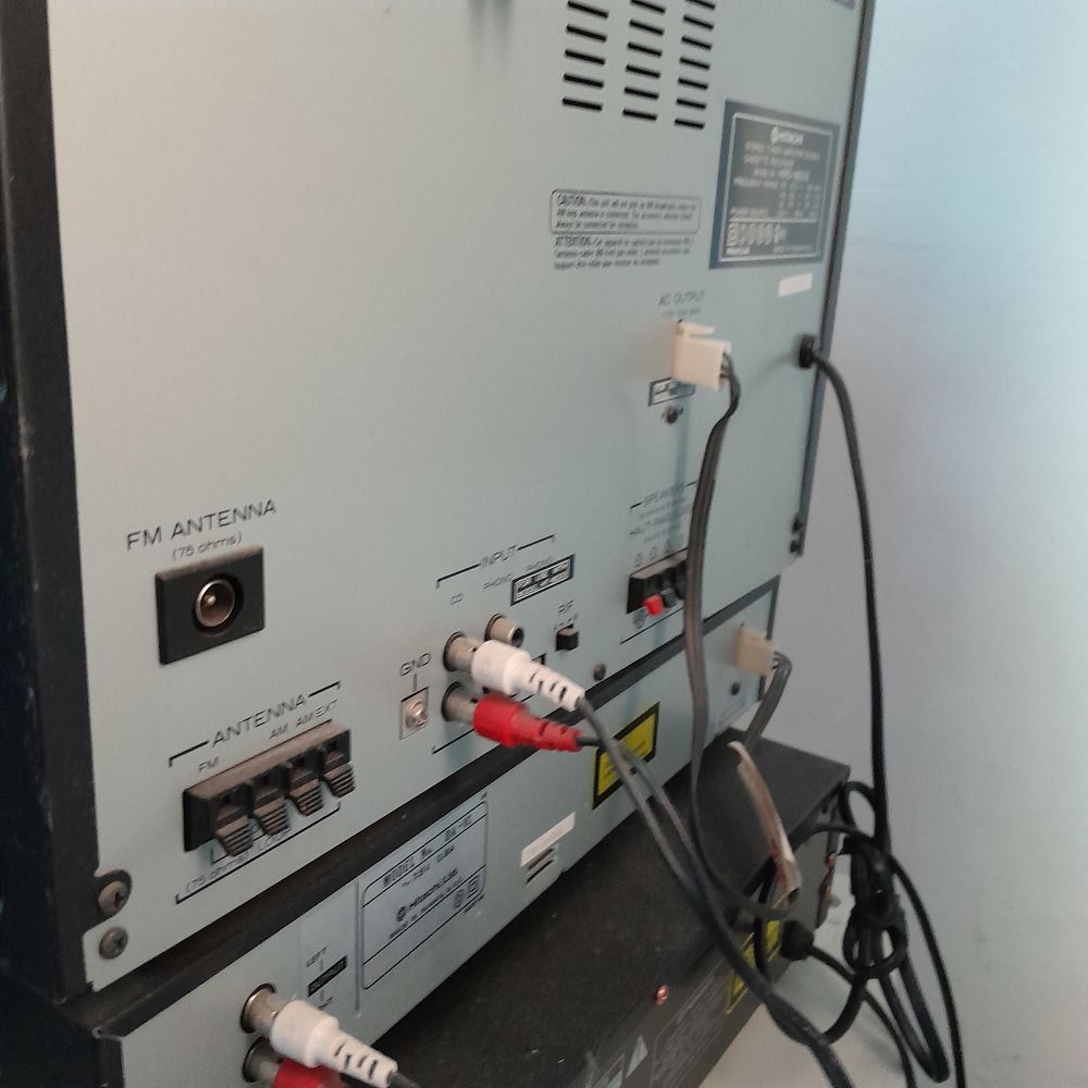 Chaine HIFI avec enceinte. Vendu avec une platine double Cd 0 Mantes-la-Jolie (78)