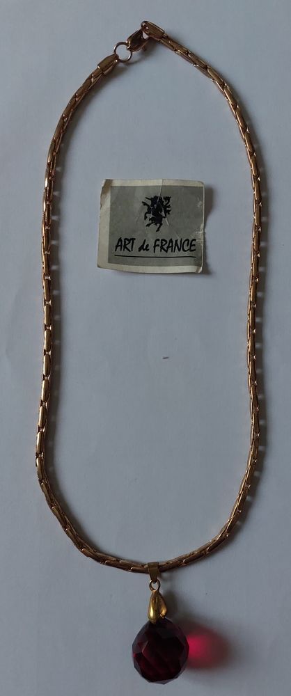 CHAINE ET PENDENTIF  ART DE FRANCE  20 Boulogne-Billancourt (92)