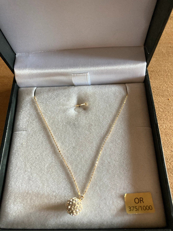 cha�ne en or et pendentif Piery 150 Bully (69)