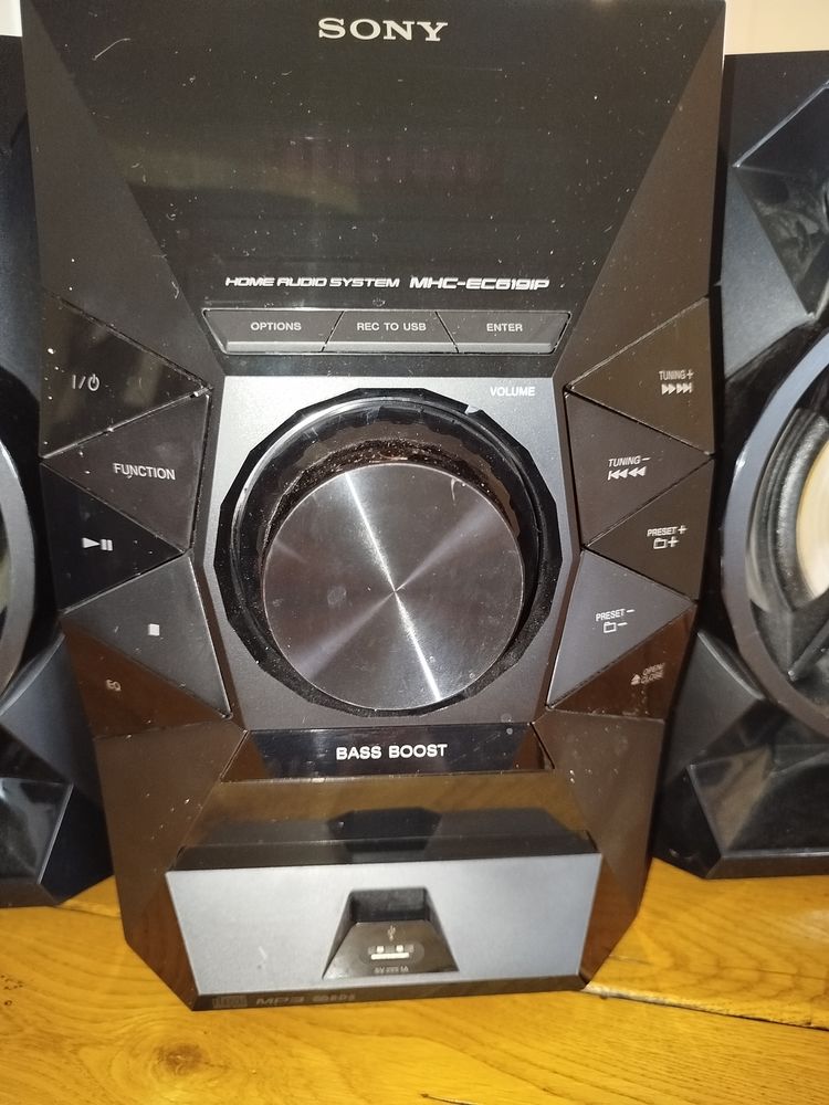 Cha�ne Hi-fi sony
CD
Compatible avec Iphone 40 La Roche-sur-Foron (74)