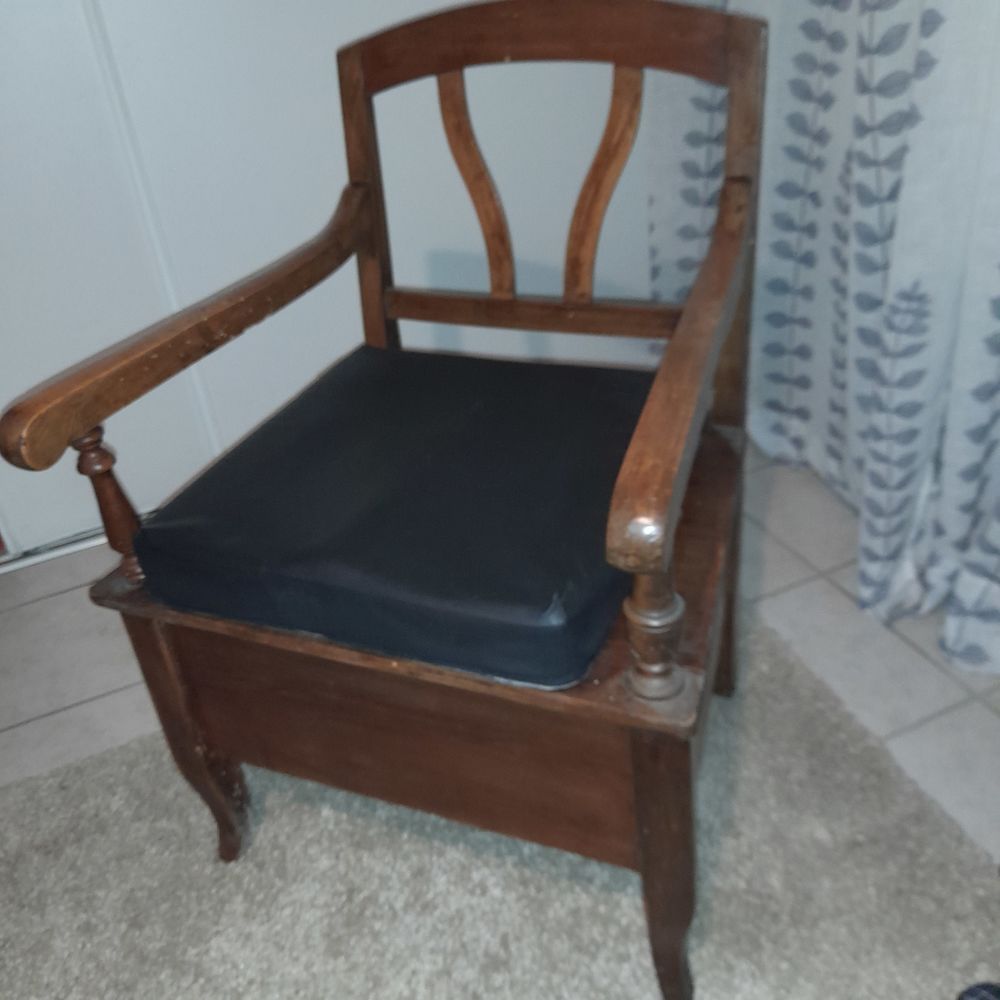 Chaise d'aisance  �  trou 30 Guilvinec (29)