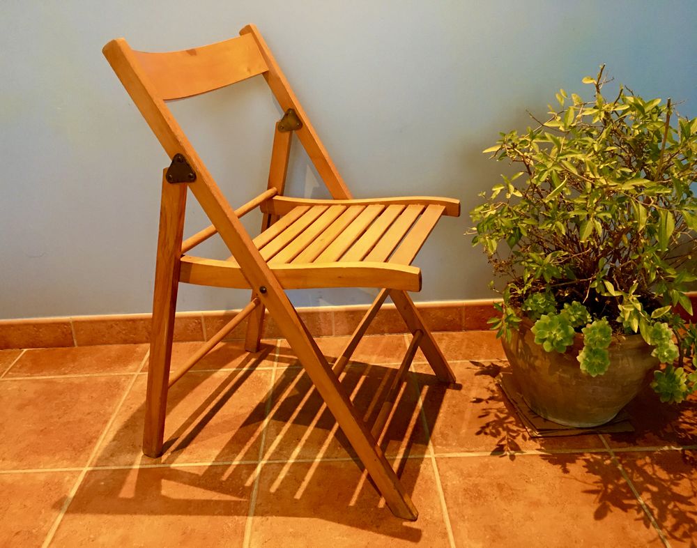 Chaise d'appoint moderniste vintage (1960), pliante, en bois 39 L'Isle-Jourdain (32)