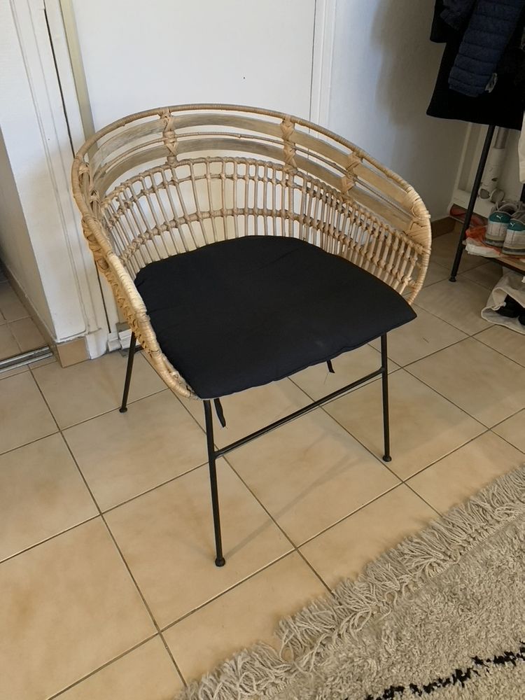 Chaise avec accoudoirs en rotin 100 Paris 18 (75)