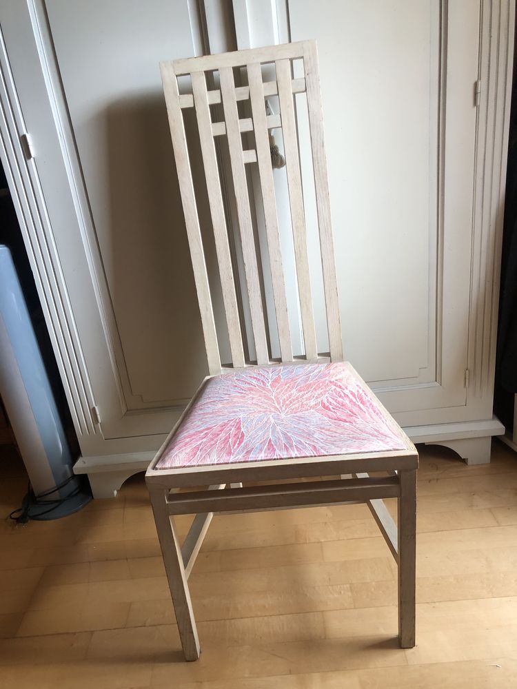 Chaise avec dossier haut originale. 55 Boulogne-Billancourt (92)