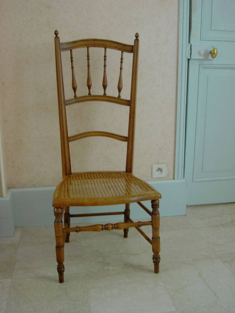 Chaise basse dite  de nourrice  60 Saint-Germain-du-Puy (18)