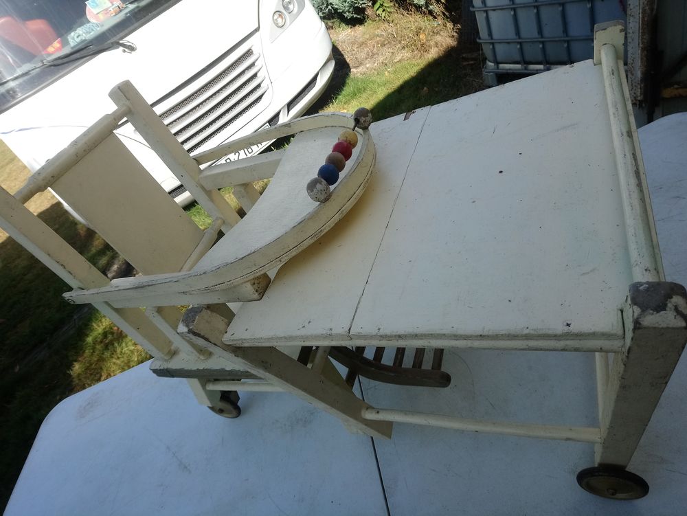    chaise  de b�b�  transformable  en de jeu  sue roulettes 30 La Londe (76)