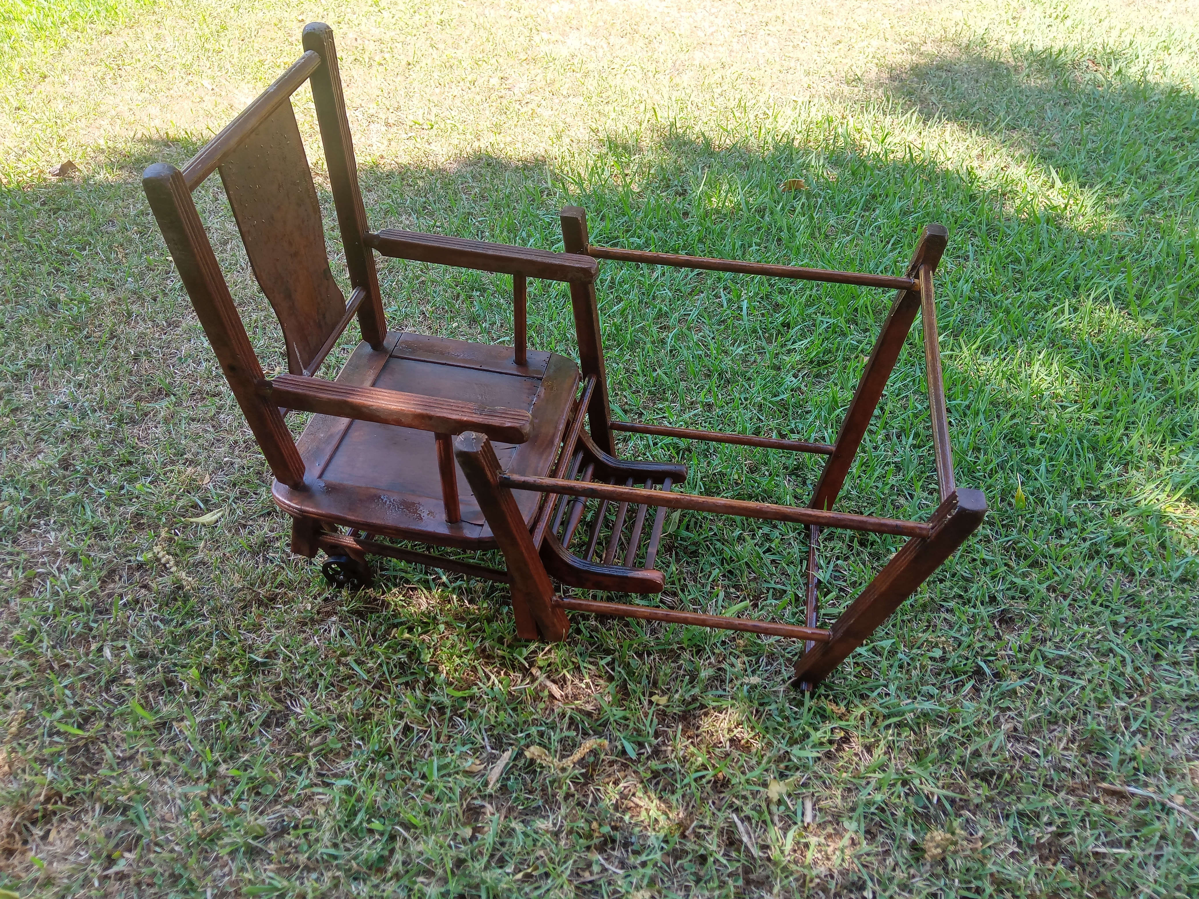 chaise b�b� tres ancienne 
30 Corb�re-les-Cabanes (66)